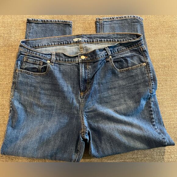 Old Navy Women's Boyfriend Denim Capris Size 16 Medium Wash Very Little Wear - Picture 3 of 6